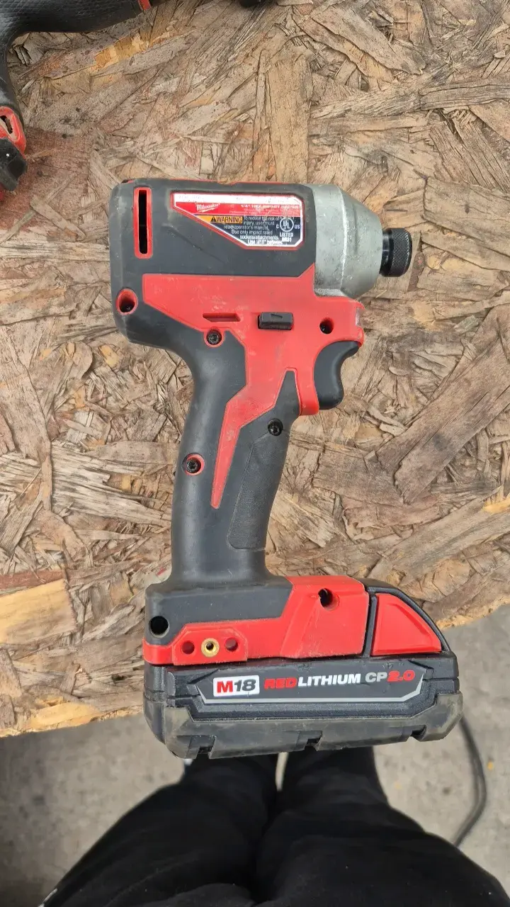 Llave de impacto Milwaukee M18 Brushless - 2