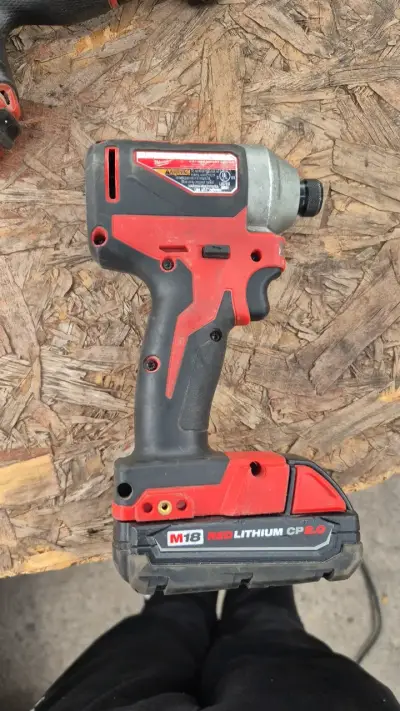 Llave de impacto Milwaukee M18 Brushless - miniatura 2