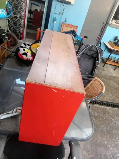 Armario de cocina rojo con puertas dobles - miniatura 2