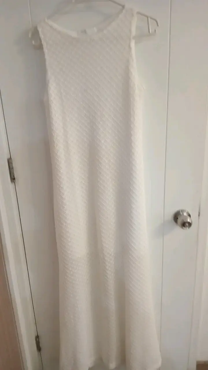 Vestido blanco sin mangas elegante