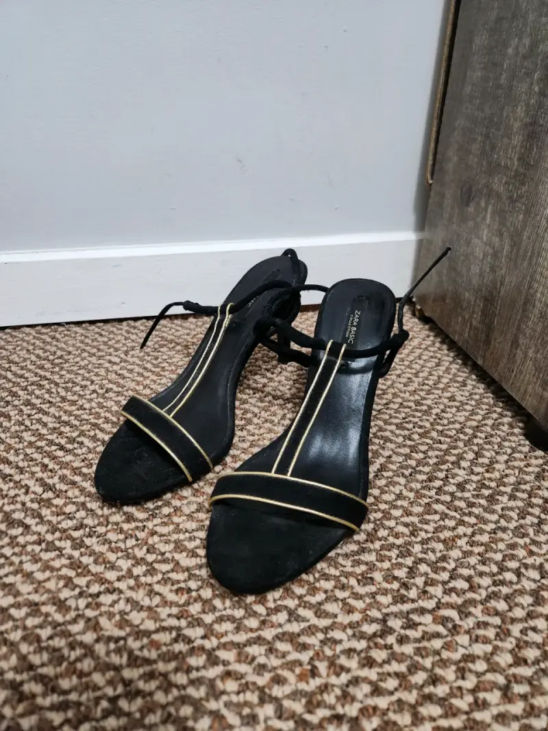 Sandalias negras de tacón Zara Basic - 1