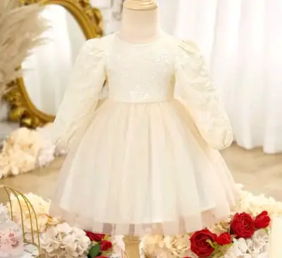 Vestido de niña elegante con encaje - miniatura 1