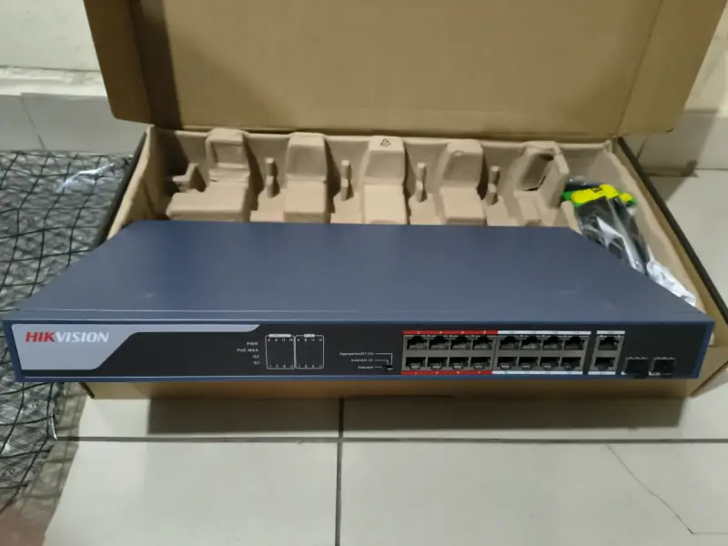 Switch PoE Hikvision 16 puertos - 1