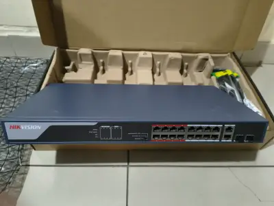 Switch PoE Hikvision 16 puertos - miniatura 1