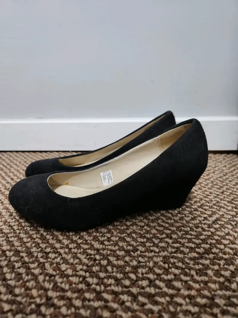 Zapatos de tacón bajo negros marca Gotta - 2