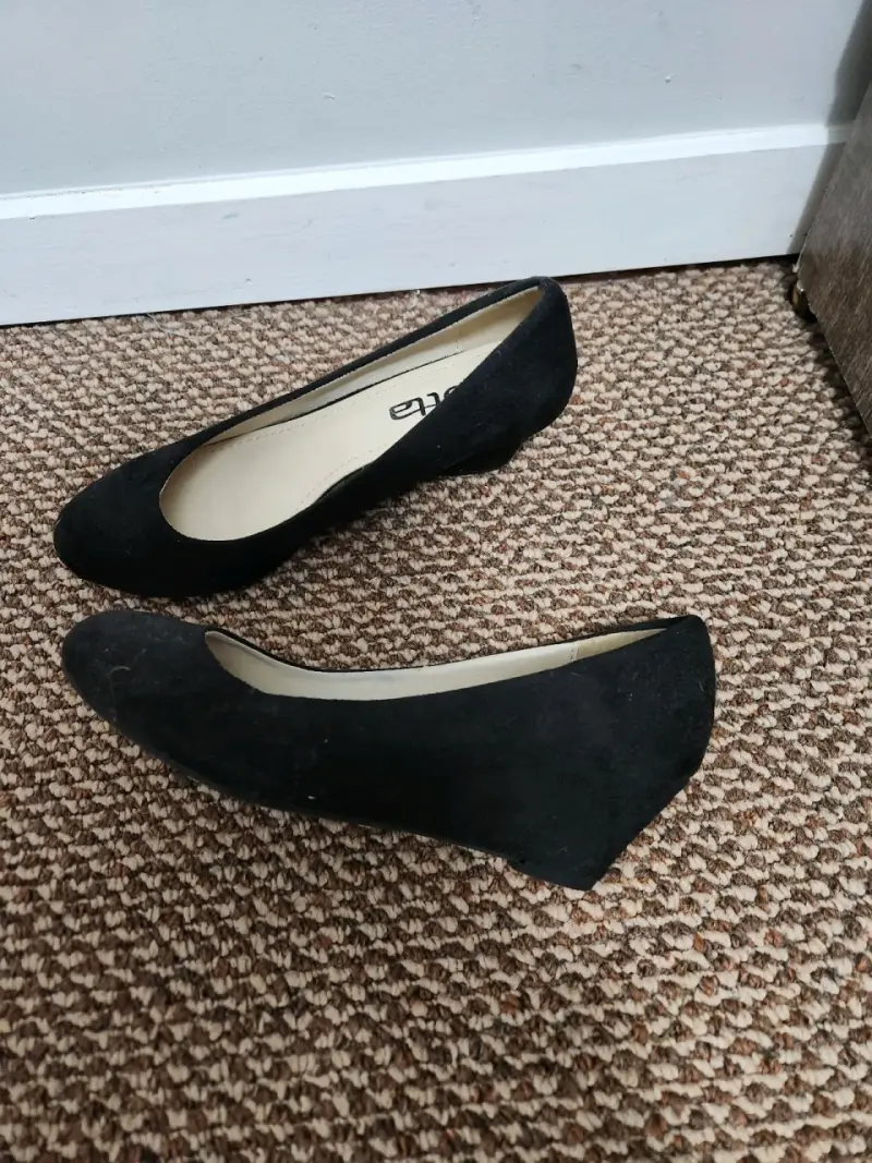 Zapatos de tacón bajo negros marca Gotta - 3