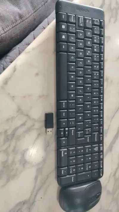 Teclado y mouse inalámbricos Logitech - miniatura 1