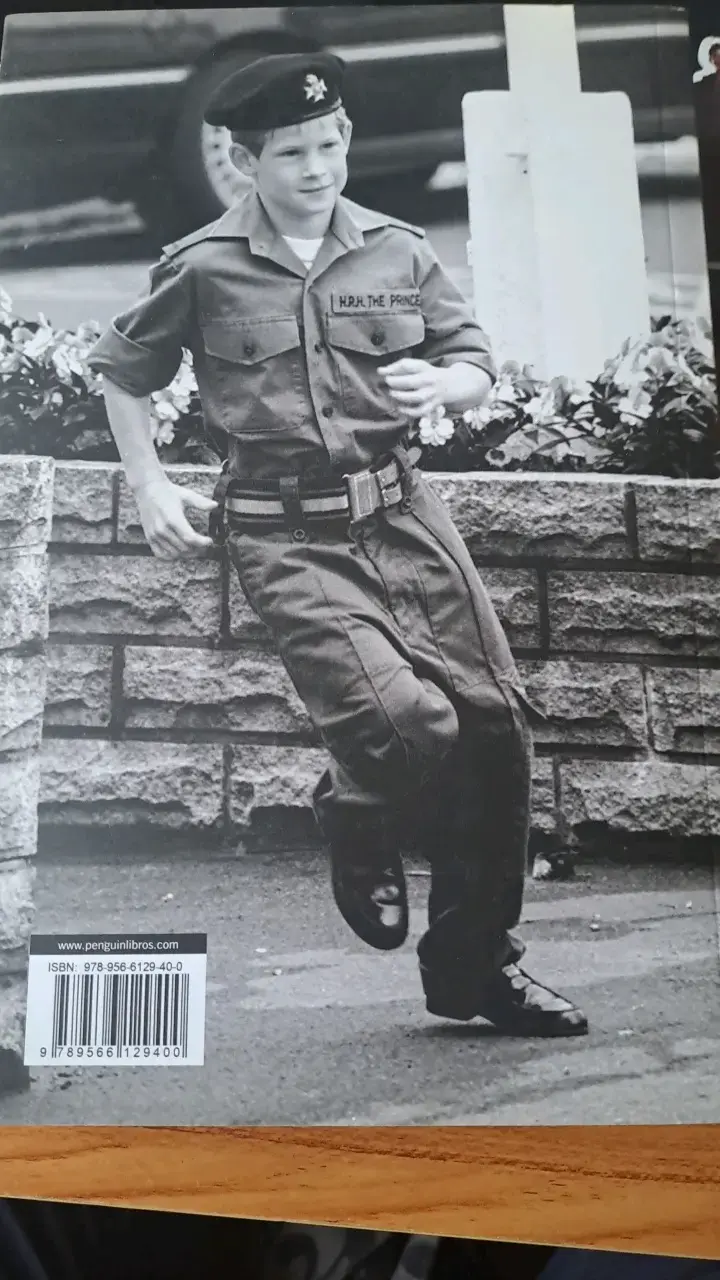 Libro 'En la Sombra' de Príncipe Harry - 2