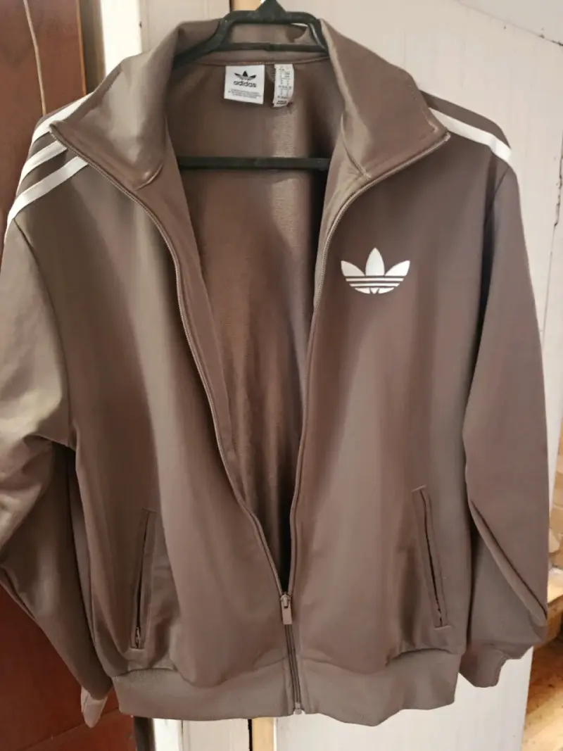 Chaqueta deportiva Adidas marrón con logo - 2