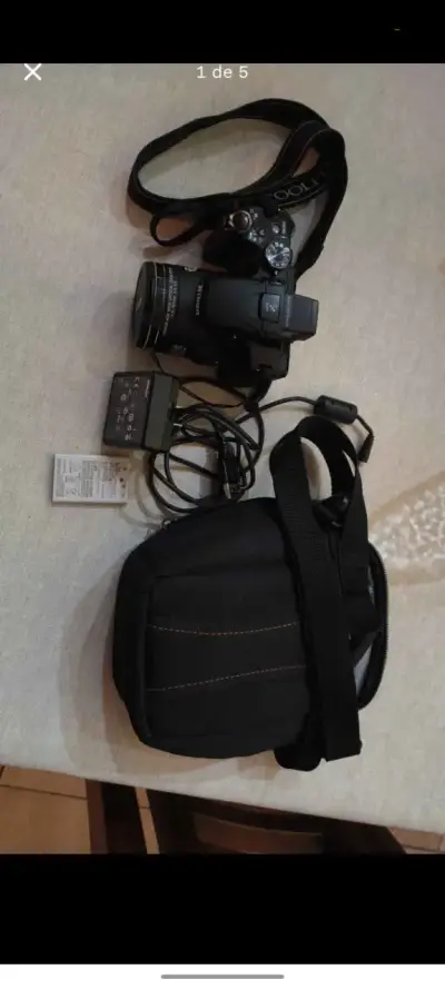 Cámara Nikon Coolpix con accesorios - miniatura 1