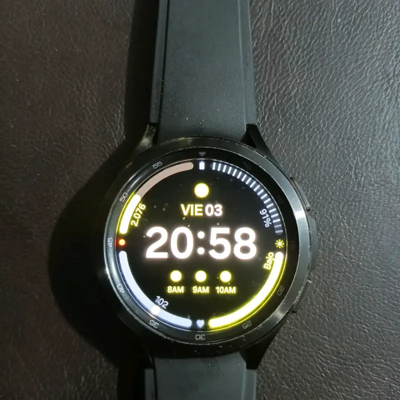 Reloj inteligente negro con correa ajustable - 2