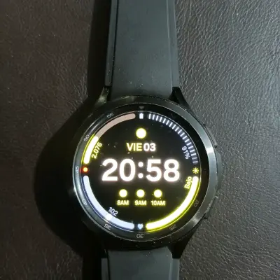 Reloj inteligente negro con correa ajustable - miniatura 2