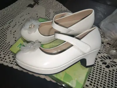 Zapatos de niña blancos con flor Mia Mia - miniatura 2