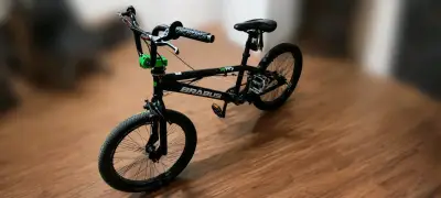 Bicicleta BMX Brabus negra para acrobacias - miniatura 1