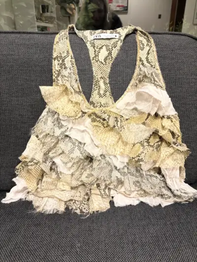 Top de encaje con estampado de serpiente - miniatura 1