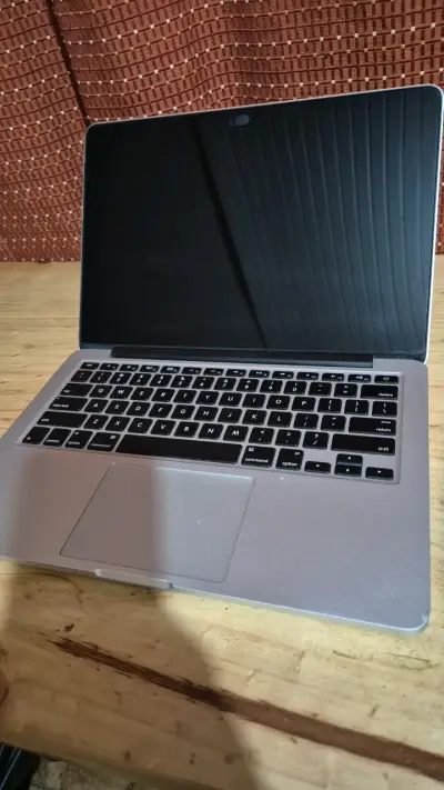 Laptop Apple MacBook Pro 13 pulgadas - miniatura 1