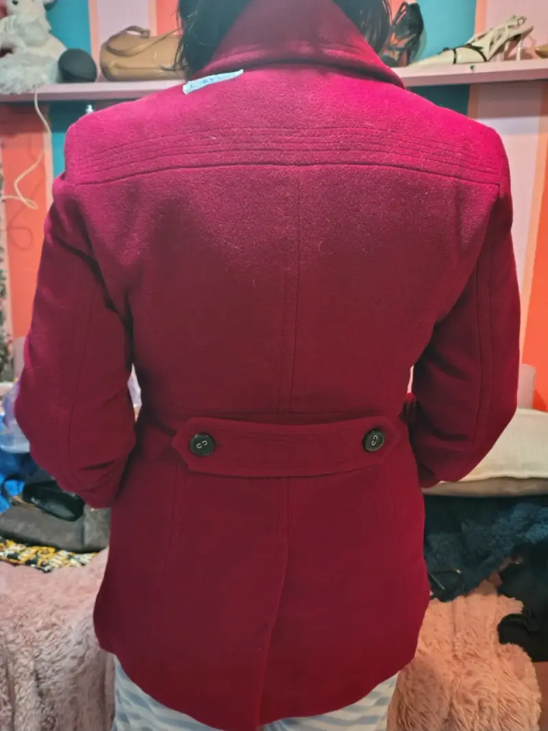 Abrigo rojo de lana con doble botonadura - 3