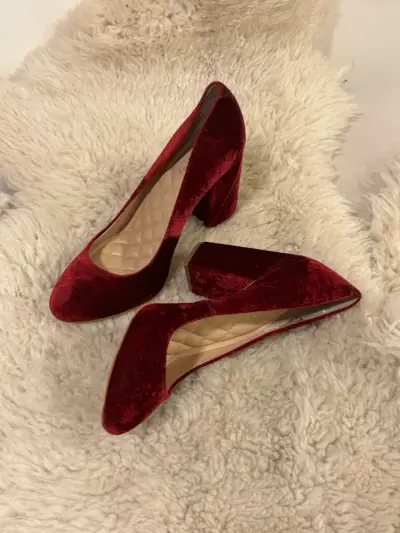Zapatos de terciopelo rojo con tacón grueso - miniatura 1