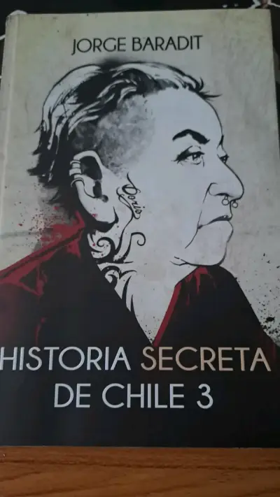 Libro 'Historia Secreta de Chile 3' de Jorge Baradit - miniatura 1