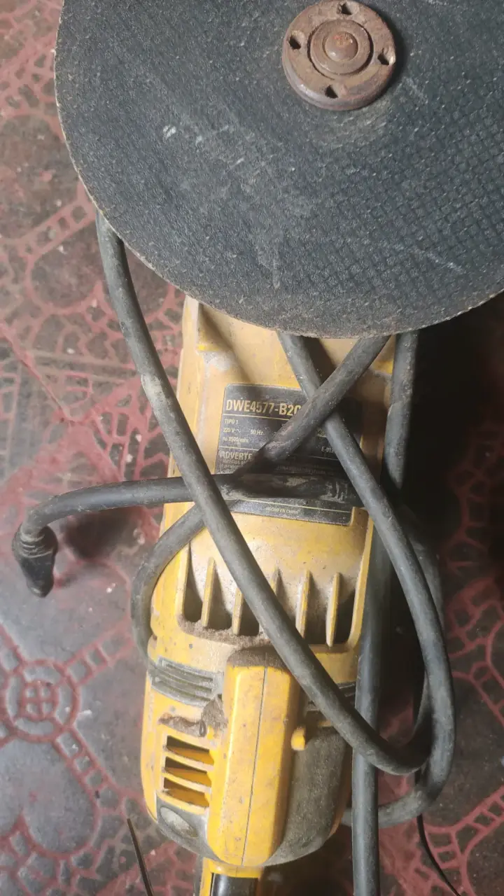 Esmeril angular DeWalt DWE4577 2.7 kW amarillo - 2
