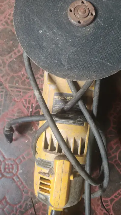 Esmeril angular DeWalt DWE4577 2.7 kW amarillo - miniatura 2