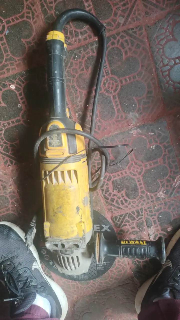 Esmeril angular DeWalt DWE4577 2.7 kW amarillo - 3