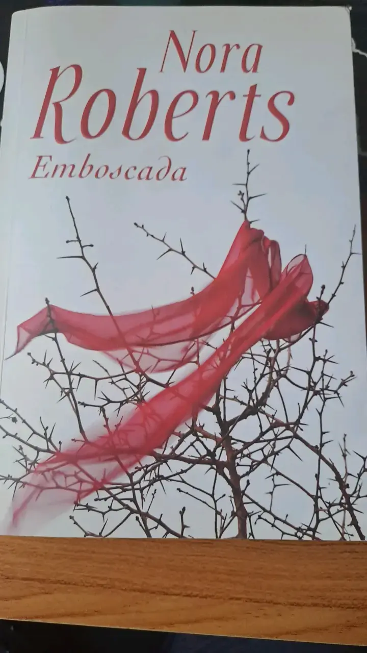 Libro 'Emboscada' de Nora Roberts - 1
