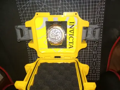 Reloj Invicta oro rosado en estuche original - miniatura 1