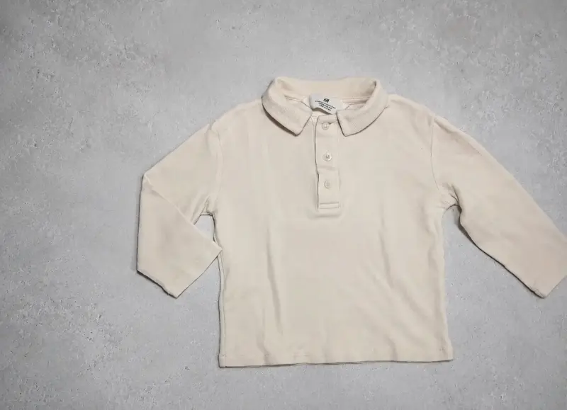 Polera beige de manga larga para niños