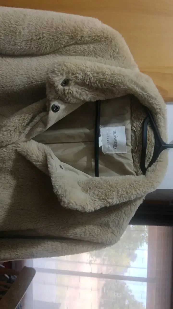 Abrigo de piel sintética beige para mujer - 2