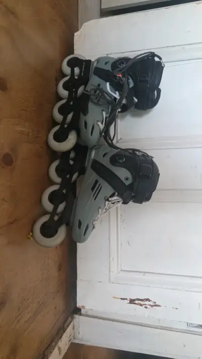 Patines en línea ajustables gris y negro - miniatura 1
