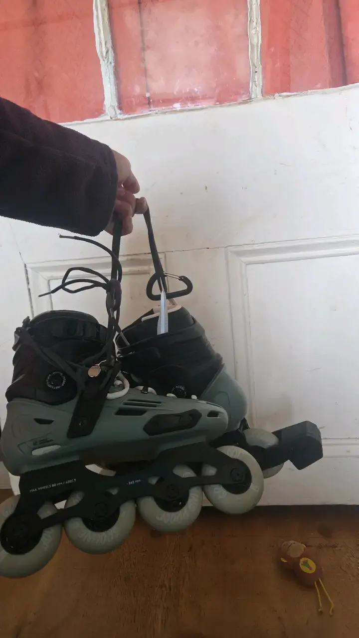 Patines en línea ajustables gris y negro - 2