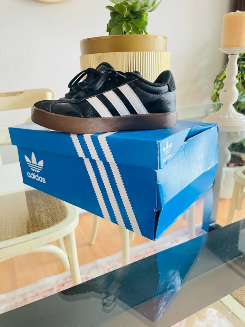 Zapatillas Adidas negras con rayas niño - 1