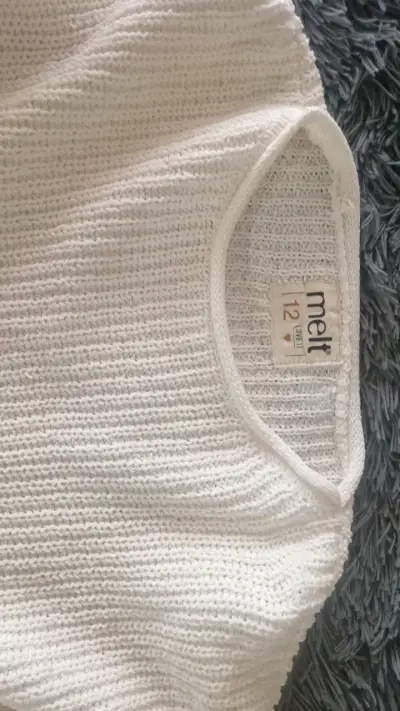 Suéter de punto blanco para mujer - miniatura 3