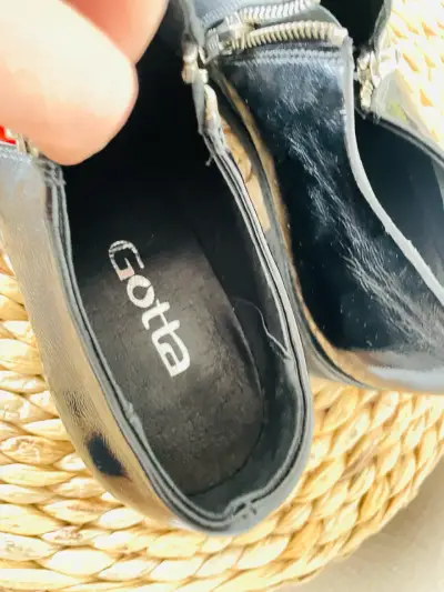 Botines negros de cuero con tachas - miniatura 3