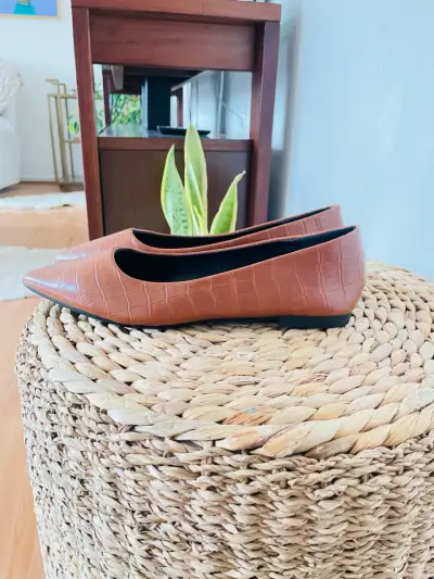 Zapatos planos marrones con textura - miniatura 1