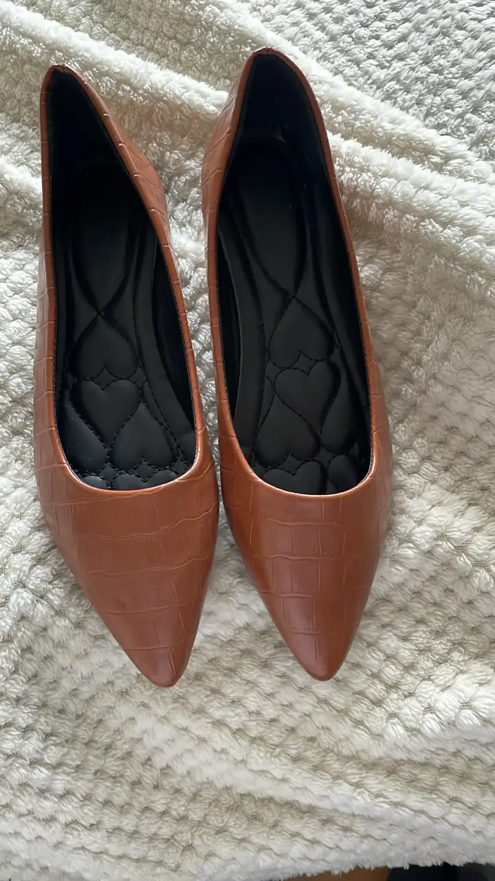 Zapatos planos marrones con textura - 3