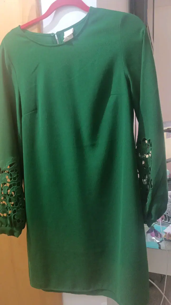 Vestido verde con mangas bordadas - 3