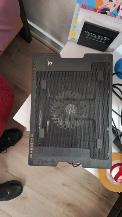 Laptop Acer blanca en buen estado - miniatura 5