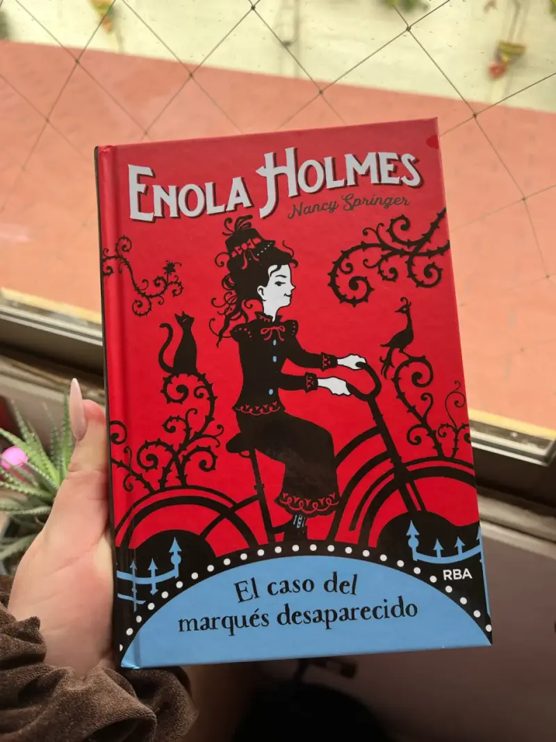 Libro 'Enola Holmes' de Nancy Springer TAPA DURA - 2