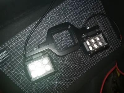 Soporte luces LED enganché de remolque. - miniatura 2