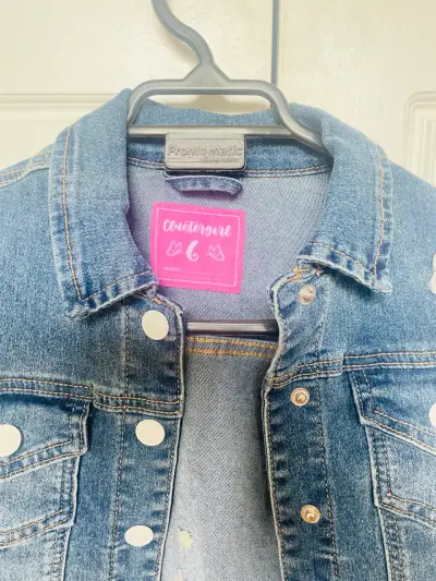 Chaqueta de mezclilla para niña con bordado - miniatura 2