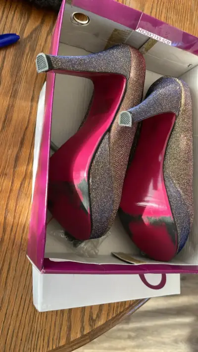 Zapatos de tacón brillantes dorados Heide - miniatura 3