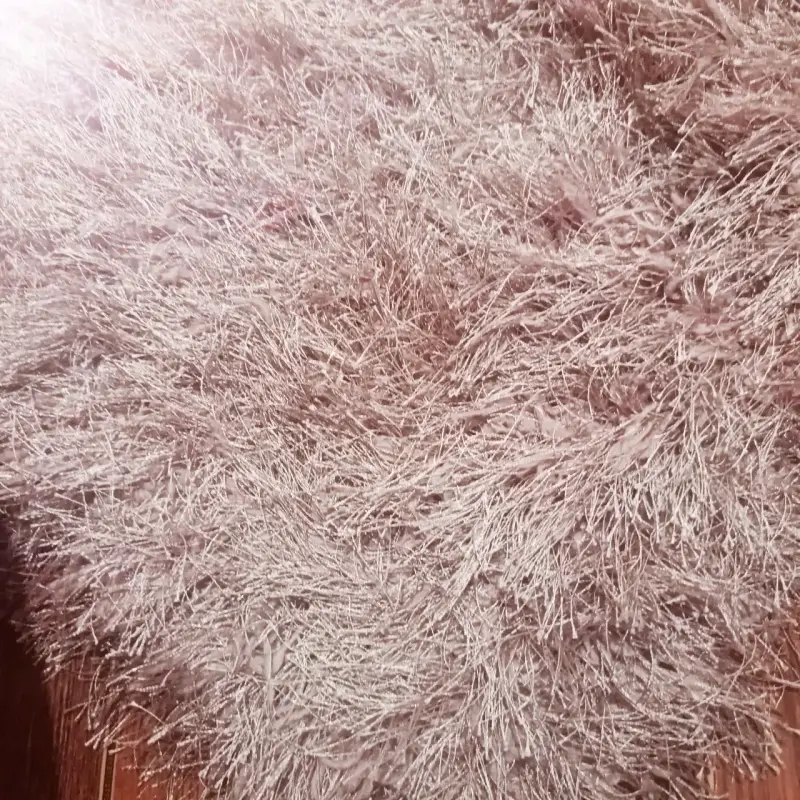 Alfombra peluda beige en buen estado - 4