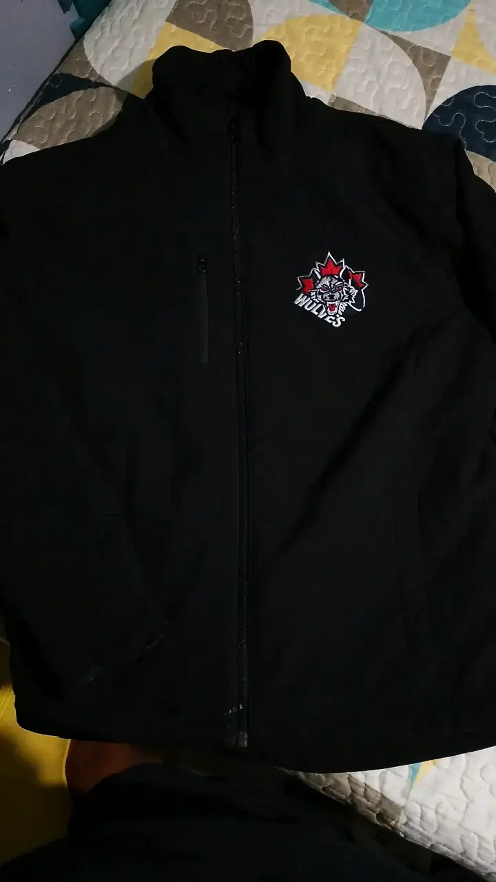 Chaqueta negra con logo de lobos - 1