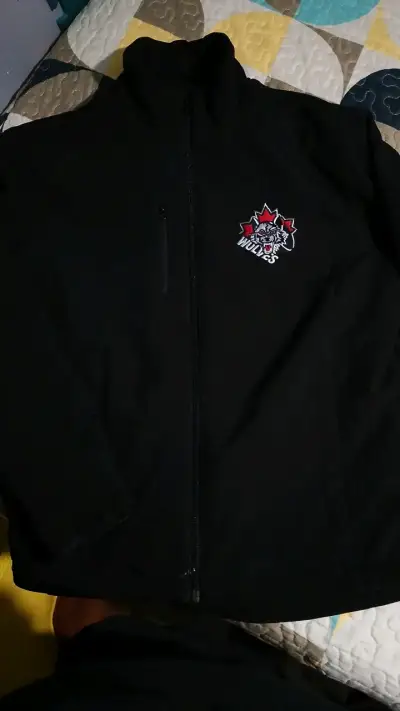 Chaqueta negra con logo de lobos - miniatura 1