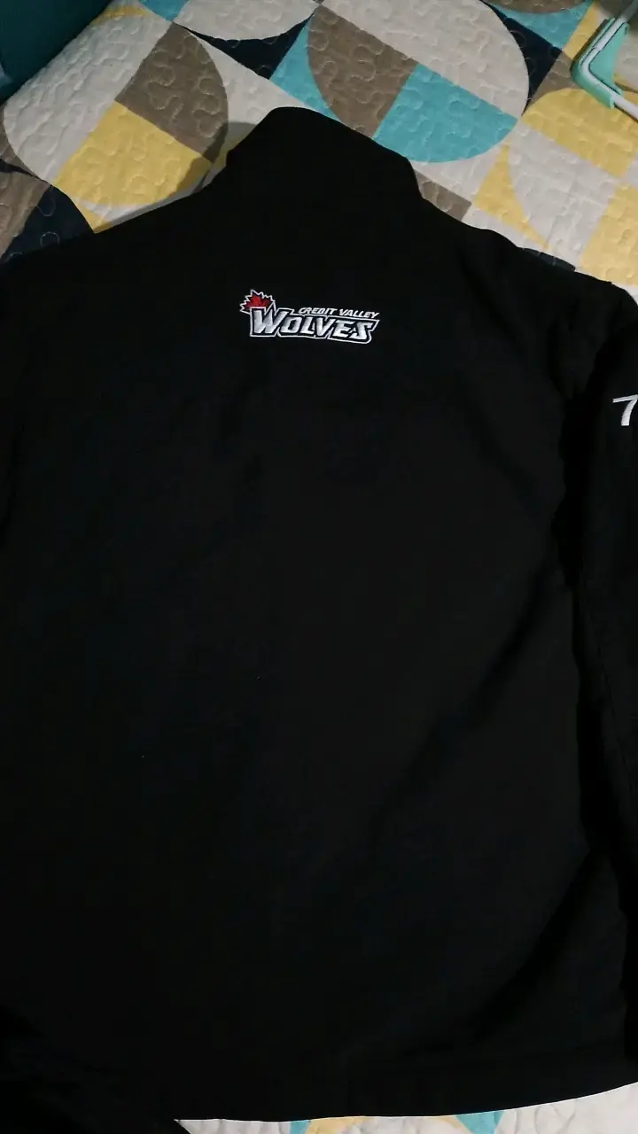 Chaqueta negra con logo de lobos - 2