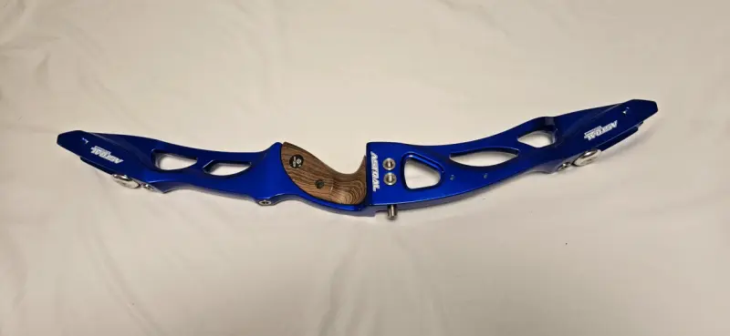 Arco recurvo Core Archery azul con accesorios - 5