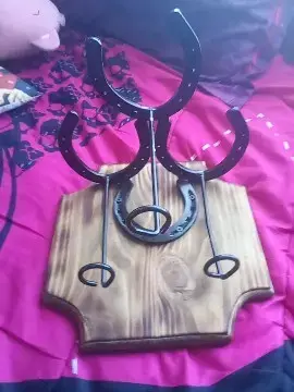 Decoración rústica con herraduras de caballo