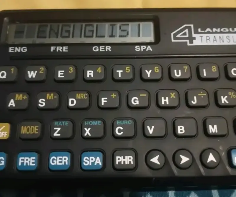 Antiguo Traductor electrónico de 4 idiomas portáti - 3